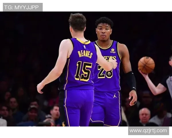 湖人队客场大胜击败黄蜂，发挥出色取得连胜