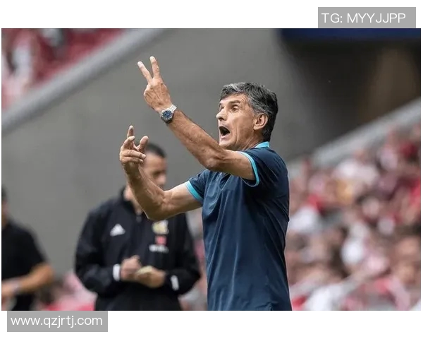 塞维利亚主帅因不满裁判判罚大打出手施压恶言闹乌龙 塞维利亚主帅因不满裁判判罚大打出手施压恶言闹乌龙